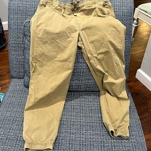 Men’s khaki jogger